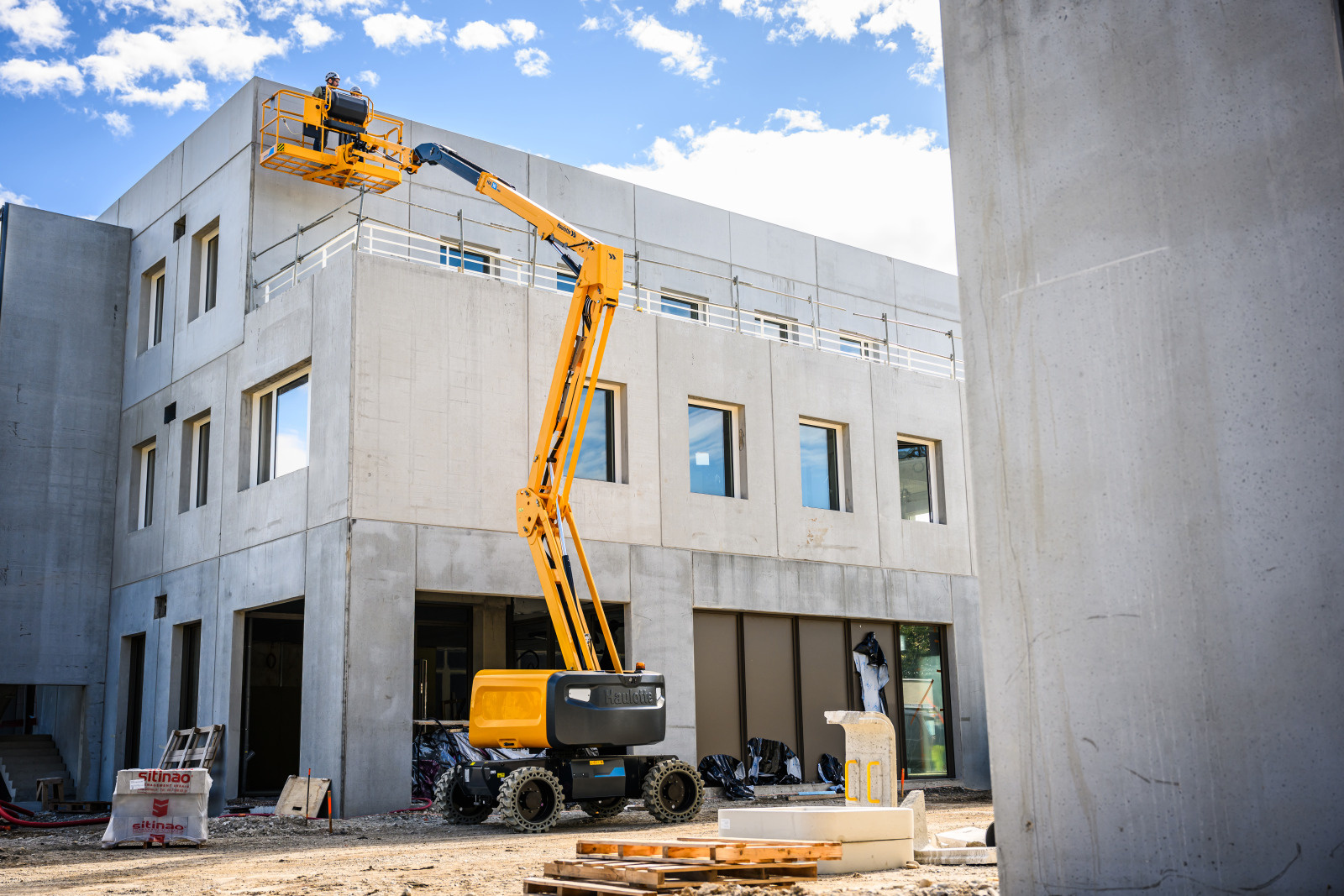 高所作業車の選び方 | Haulotte Japan
